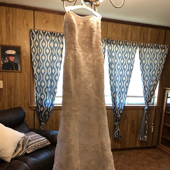 Oleg Cassini Dresses & Skirts - oleg cassini wedding dress size 8 Oleg Cassini Dresses & Skirts - oleg cassini wedding dress size 8